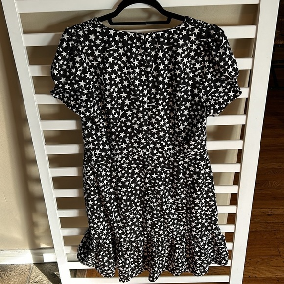 EUC Karl Lagerfeld Paris Star Printed Ruffle Dress  Black & White Size 12 - Picture 7 of 13